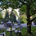 Greenslo Hostel
